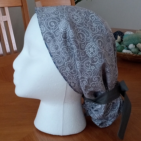 Scrub Ponytail Reversible Hat Blue/Grey Can Be Worn Several Ways NWOT - Picture 6 of 6